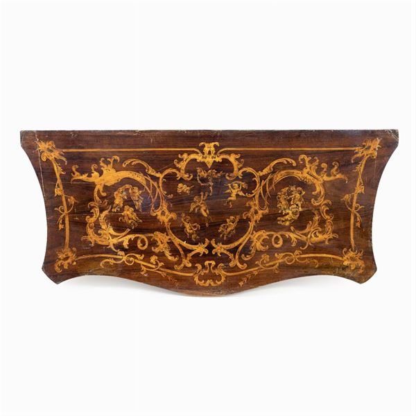 Piano di commode in legno intarsiato