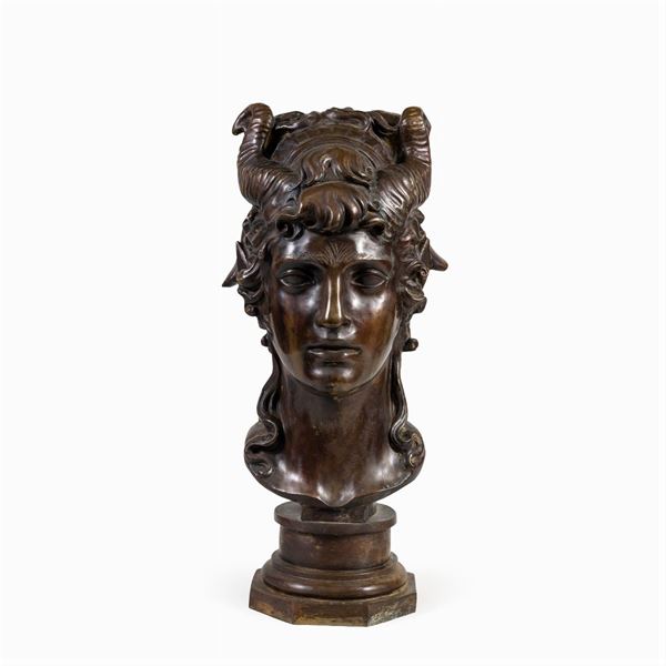 Scultura in bronzo brunito