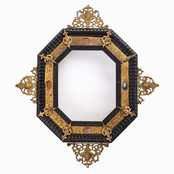 Cornice ottagonale in legno e bronzo