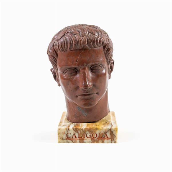 Testa in marmo rosso antico  (XIX-XX Sec.)  - Asta Dipinti Antichi, Arredi, Sculture e Oggetti d'Arte - Colasanti Casa d'Aste