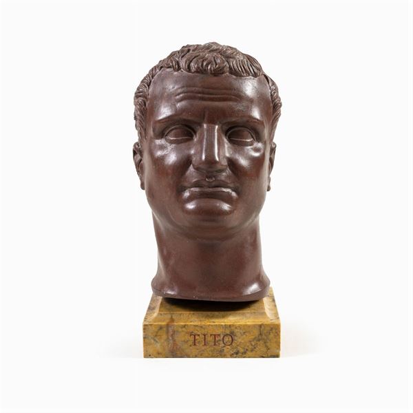 Testa in marmo rosso antico  (XIX-XX Sec.)  - Asta Dipinti Antichi, Arredi, Sculture e Oggetti d'Arte - Colasanti Casa d'Aste