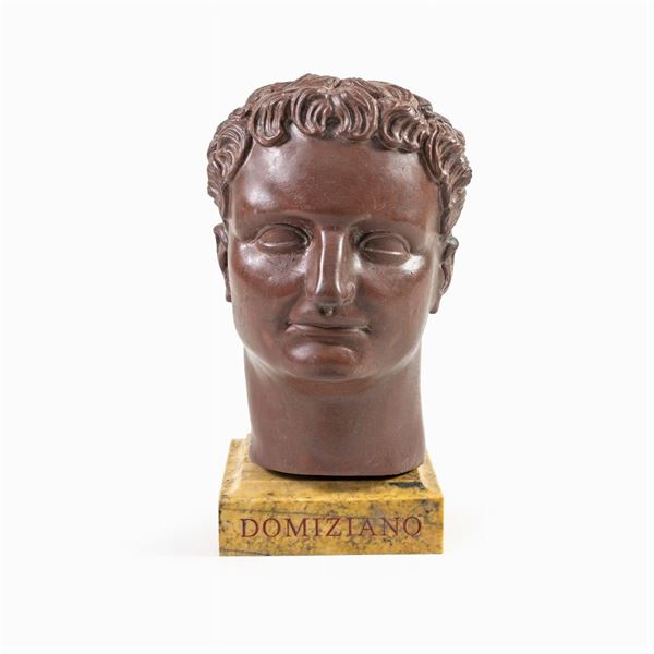Testa in marmo rosso antico  (XIX-XX Sec.)  - Asta Dipinti Antichi, Arredi, Sculture e Oggetti d'Arte - Colasanti Casa d'Aste