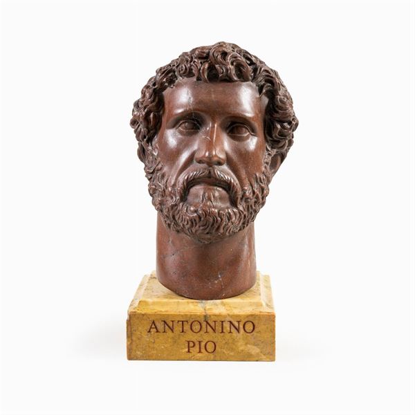 Testa in marmo rosso antico