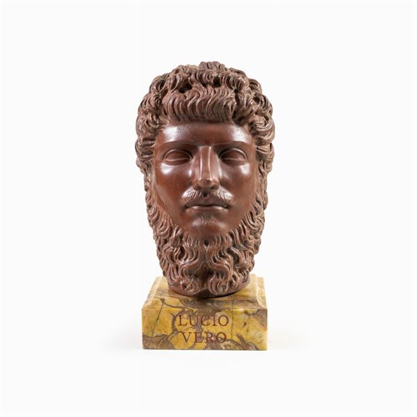 Testa in marmo rosso antico