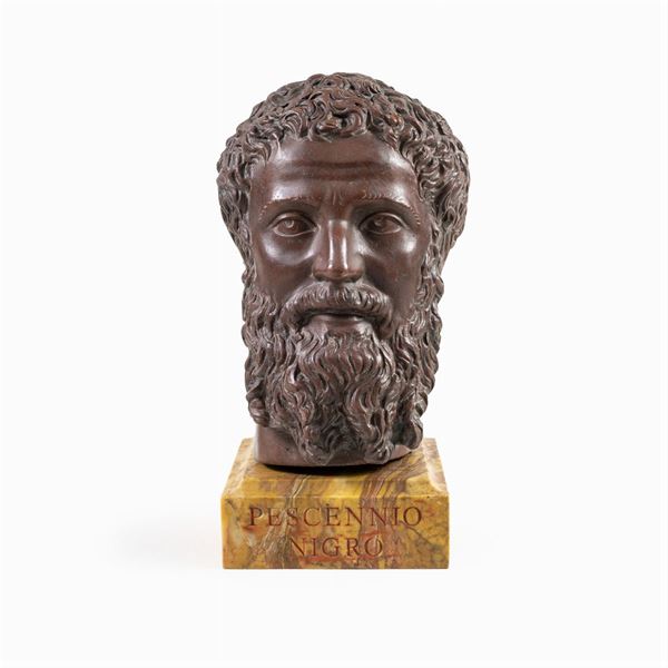 Testa in marmo rosso antico