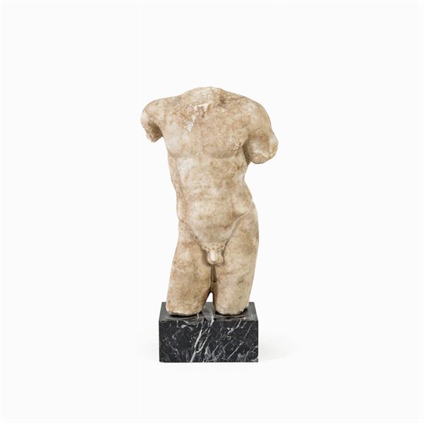 Torso virile in marmo bianco