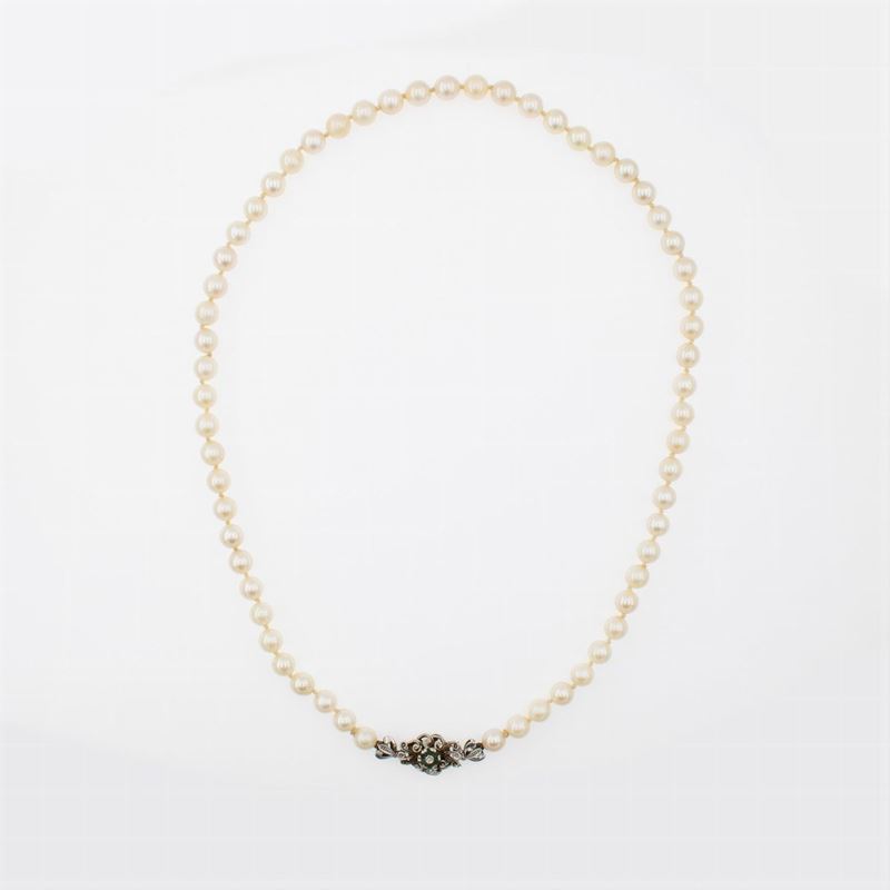 Collana Ad un Filo di Perle Coltivate 7,5 MM. con Chiusura in Oro Bianco 18kt