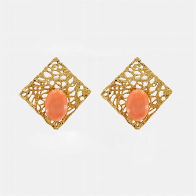 Orecchini a Lobo in Oro Giallo 18kt e Corallo