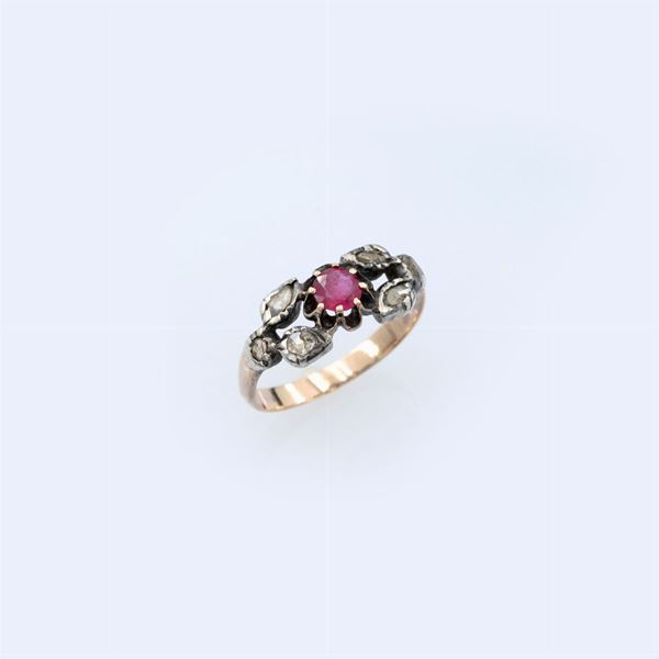 Anello in oro e argento rubino e rose di diamante
