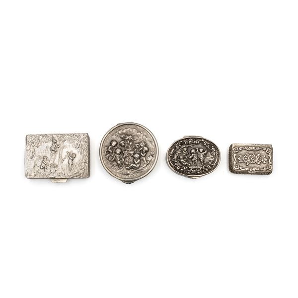 Gruppo di scatoline in argento (4)  (XIX - XX Sec.)  - Asta Argenti e l'Arte della Tavola - Colasanti Casa d'Aste