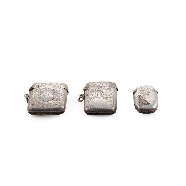 Gruppo di oggetti in argento (3)  (Birmingham, inizio XX Sec.)  - Asta Argenti e l'Arte della Tavola - Colasanti Casa d'Aste