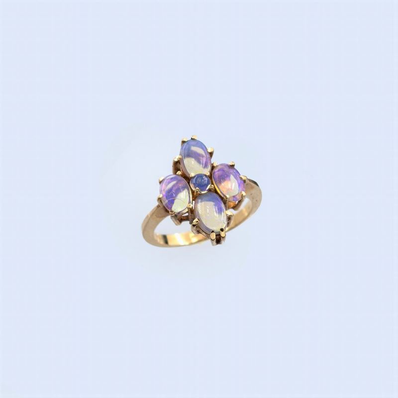 Anello in Oro Giallo 14kt con Cinque Opali Arlecchino