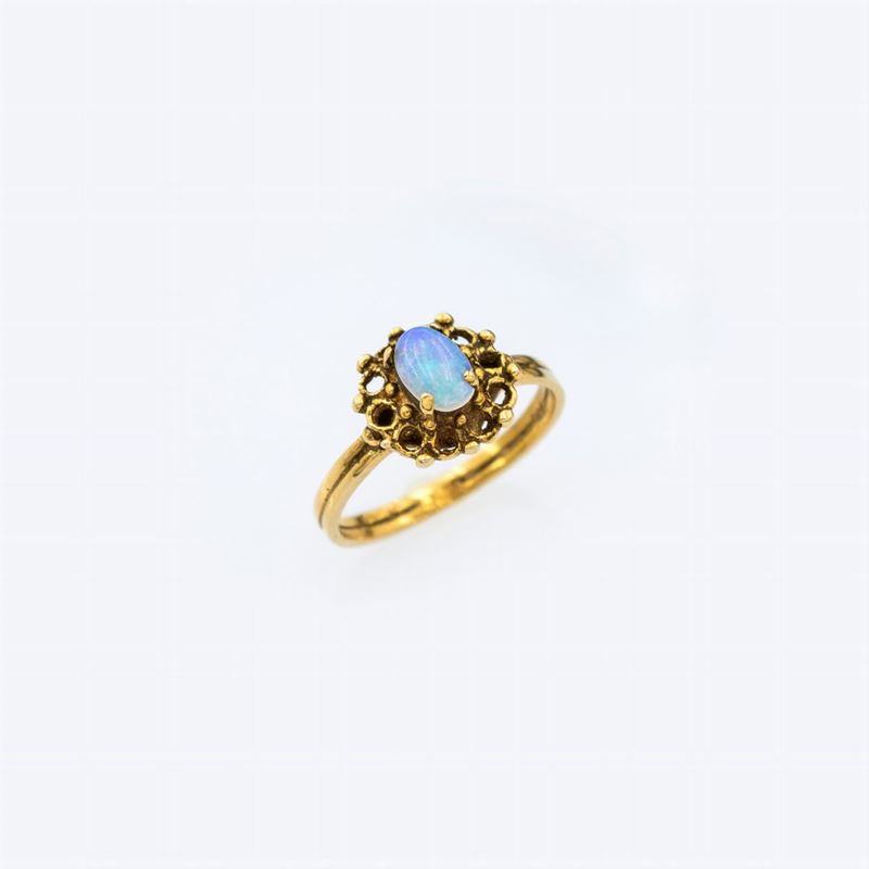 Anello in Oro Giallo 14kt con un Opale Arlecchino