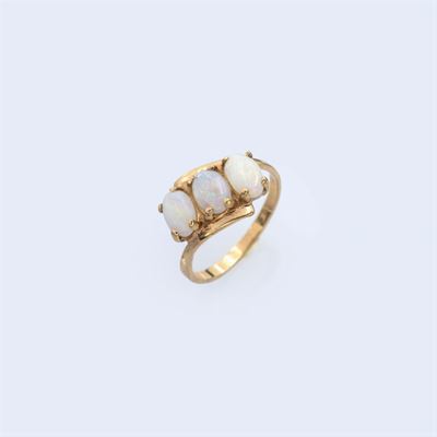 Anello in Oro Giallo 14kt con Tre Opali Arlecchino
