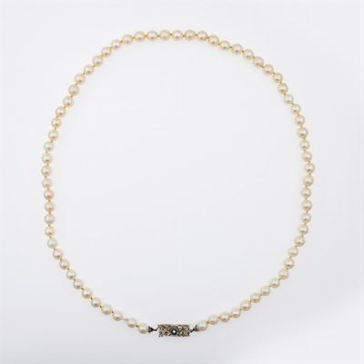 Collana Ad un Filo di Perle con Chiusura in Oro Bianco 18kt