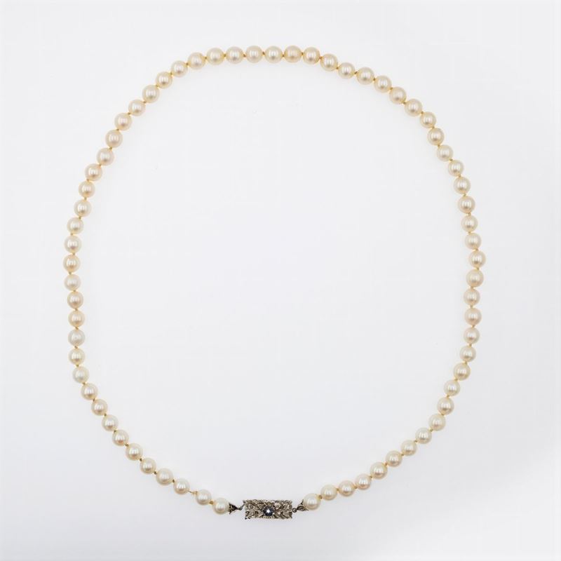 Collana Ad un Filo di Perle con Chiusura in Oro Bianco 18kt