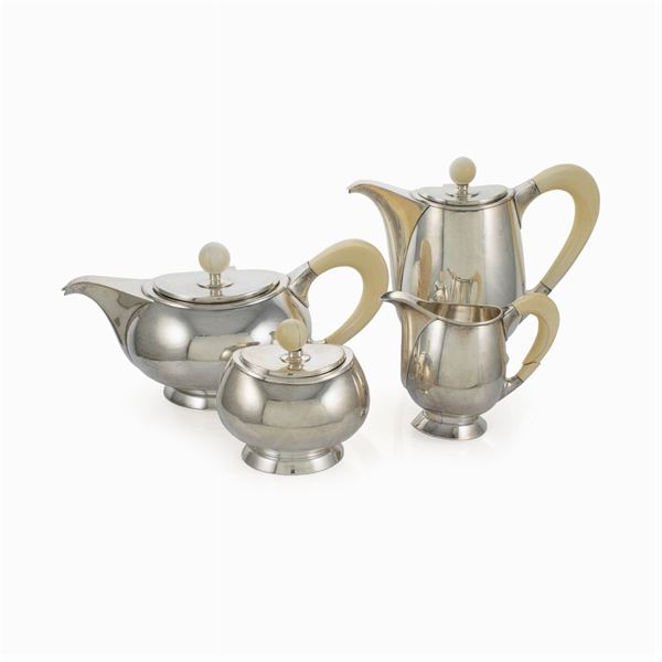 Silver and bone Tea and coffee service (4)