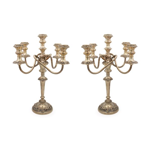 Coppia di candelabri in argento a cinque luci  (Italia, XX Sec.)  - Asta Argenti e l'Arte della Tavola - Colasanti Casa d'Aste