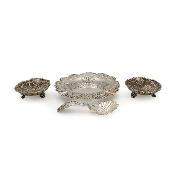 Group of silver objects (4)  (Different manufactures)  - Auction Fine Silver and the Art of the Table - Colasanti Casa d'Aste