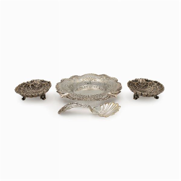 Group of silver objects (4)