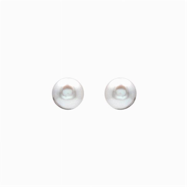 Orecchini a lobo in oro bianco 18kt e perle coltivate di acqua dolce