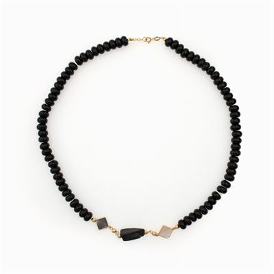 Collana in Oro Giallo 18kt Onice Nero, Madreperla e Pietra Lavica