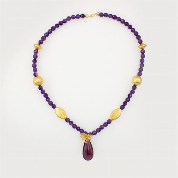 Collana con ametiste, ematite gialla e ottone chiusura in oro argento dorato