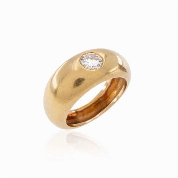 18kt yellow gold ring with diamond