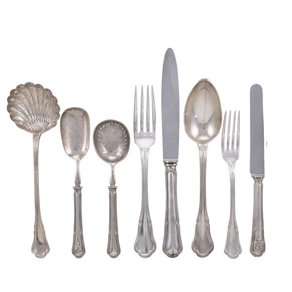 Silver cutlery service (221)