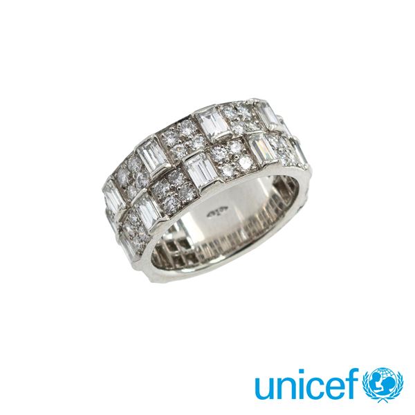 18kt white gold and diamonds band ring
