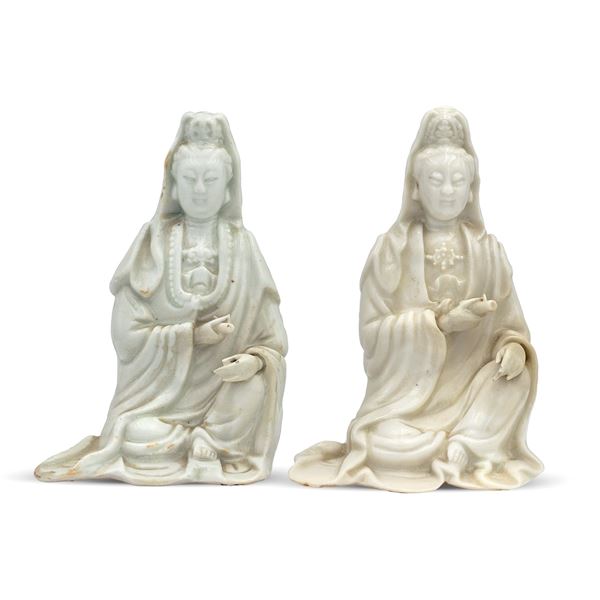 Coppia di  Guanyin in porcellana Blanc de Chine  (Cina, XVIII-XIX Sec.)  - Asta Arredi, Sculture, Dipinti Antichi e del XIX Secolo - I - Colasanti Casa d'Aste