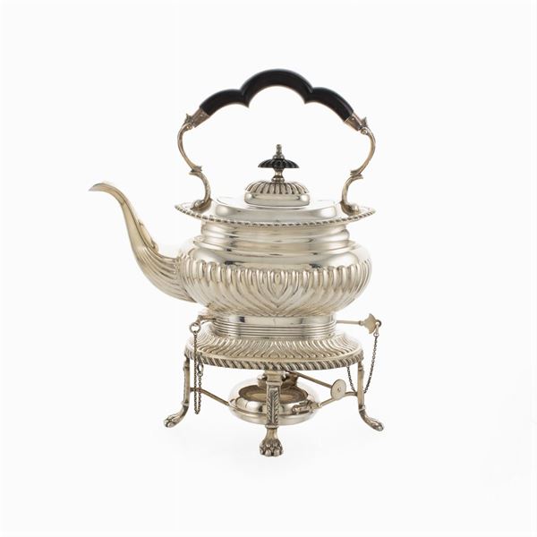 Tea Kettle in argento