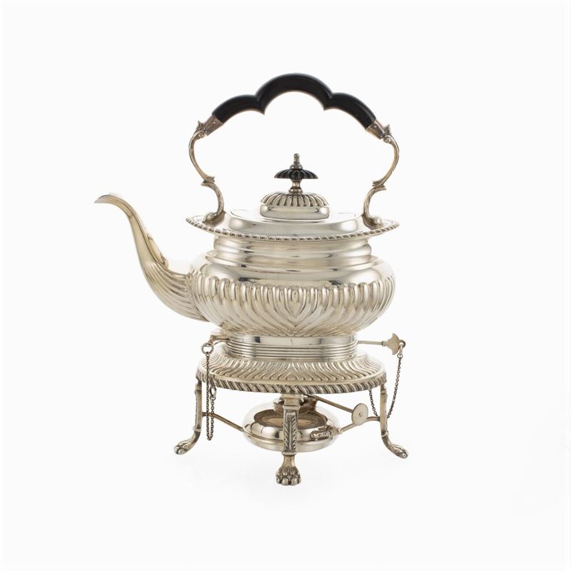 Tea Kettle in Argento