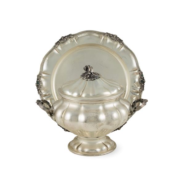 Silver soup tureen with presentoire  (Italy, 20th century)  - Auction Fine Silver and the Art of the Table - Colasanti Casa d'Aste