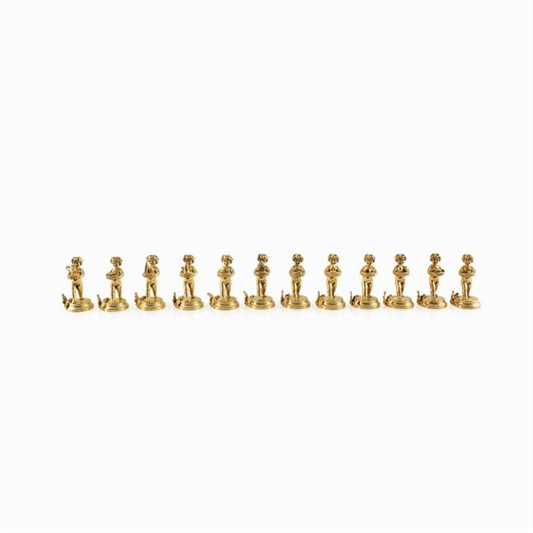 Set of 12 gilt silver placeholders