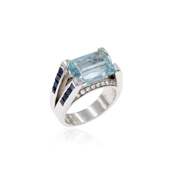 18kt white gold ring with aquamarine, diamonds and sapphires
