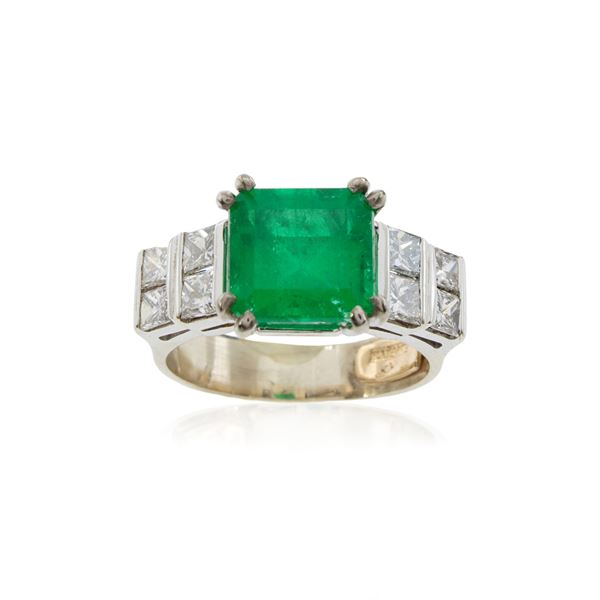18kt two color gold ring with natural Columbian emerald