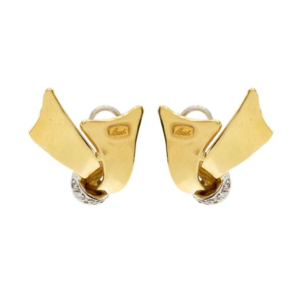 Ribbon shaped lobe earrings