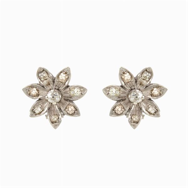Platinum and coroné roses lobe earrings