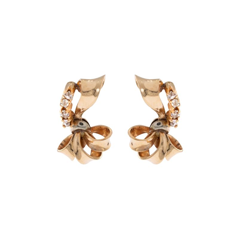 Orecchini a Lobo in Oro Giallo 18kt e Rose Coroné