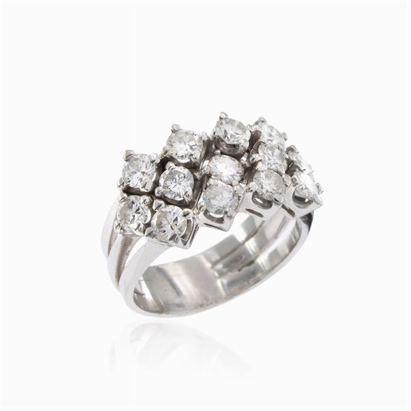 18kt white gold ring with thirteen diamonds