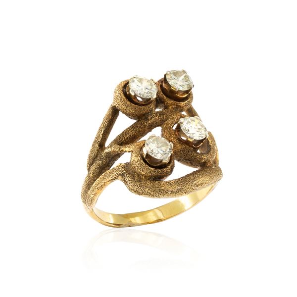 Anello scultura in oro giallo sabbiato 18kt