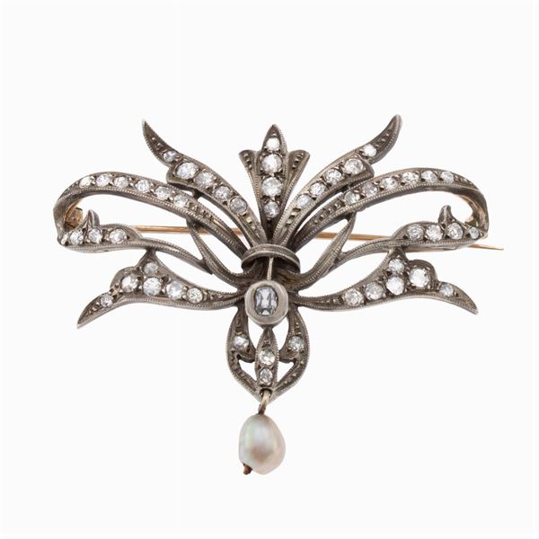 Antique silver gold brooch with coroné roses and diamonds