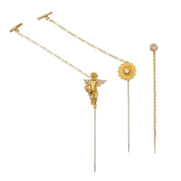 Three 18kt yellow gold pins  - Auction Fine Jewels Watches | Fashion Vintage - Colasanti Casa d'Aste