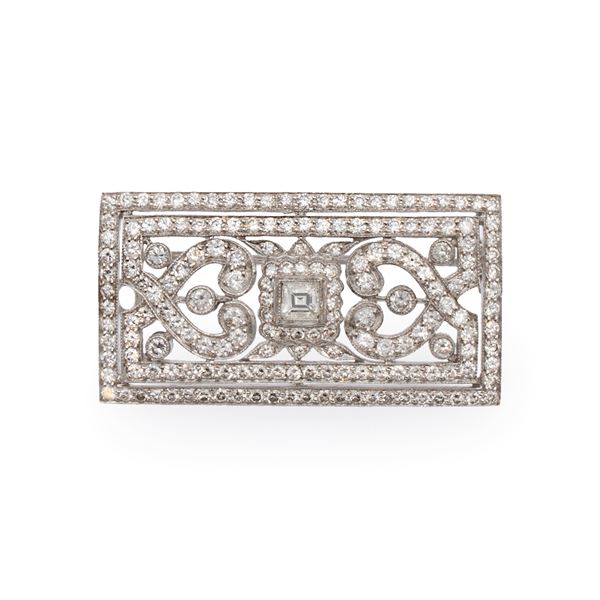 Rectangular pendant brooch in platinum and diamonds