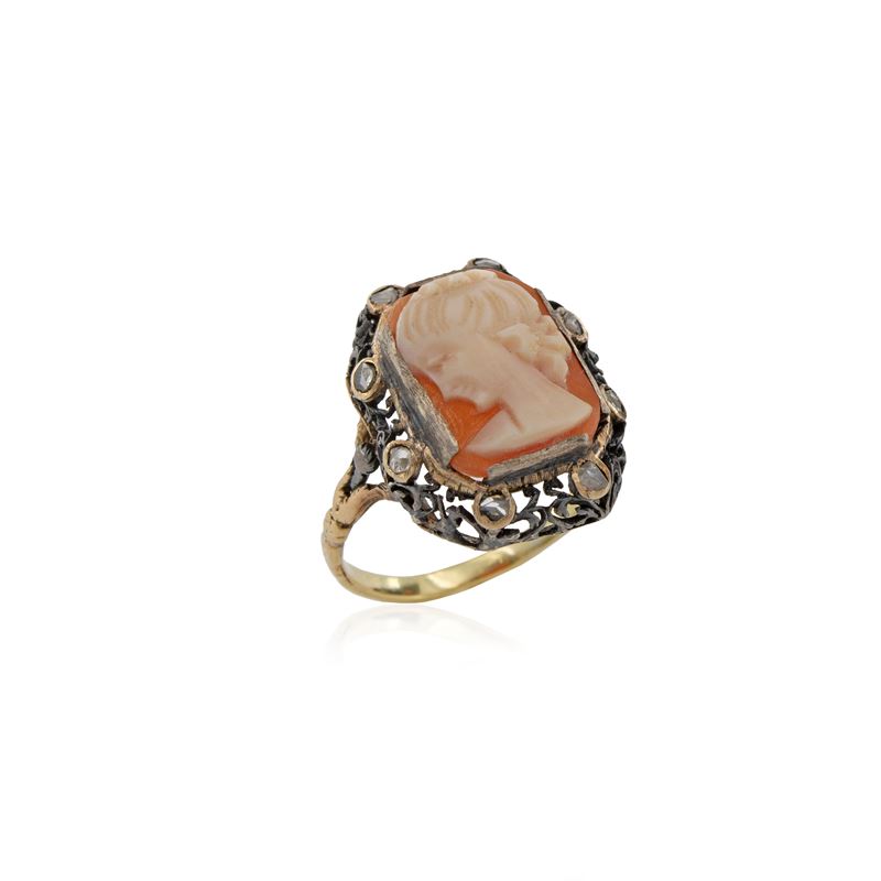 Antico Anello in Oro 9 Kt e Argento con Cammeo