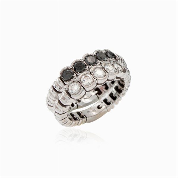 Two 18kt white gold rings