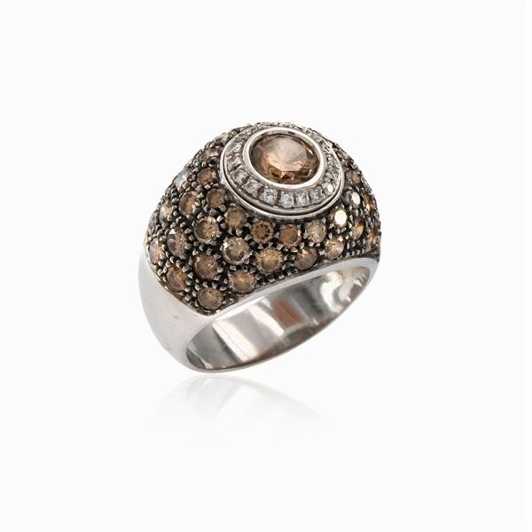 18kt white gold with fancy brown diamonds Bombé ring