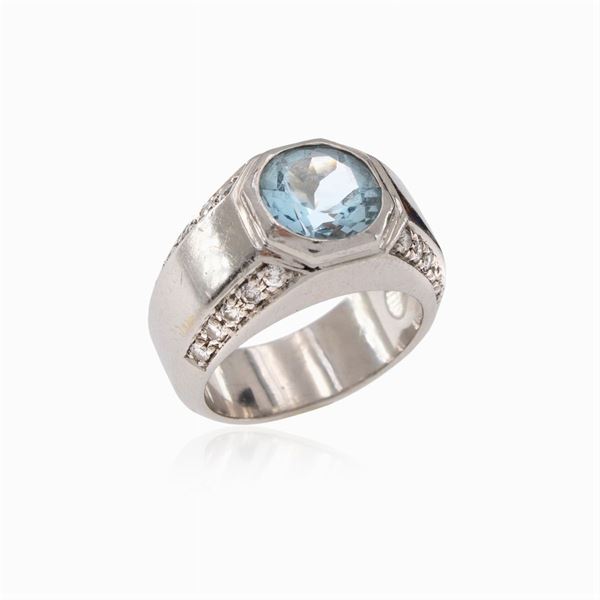 18kt white gold aquamarine ring