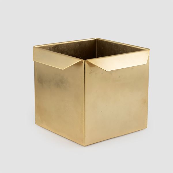 Mario Bruno, brass container vase  (Italy, 1980s)  - Auction Design and 20th Century Decorative Arts - Colasanti Casa d'Aste